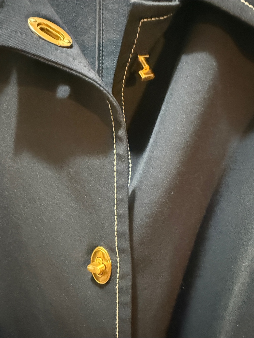 St John Classic Navy Trench Coat with White Stitching and Gold Accents & Belt - Picture 4 of 10